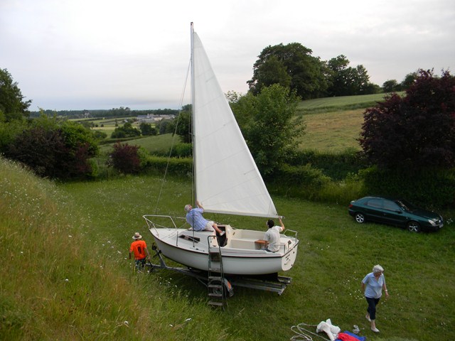 papou sous voile dans le jardin [640x480].jpg